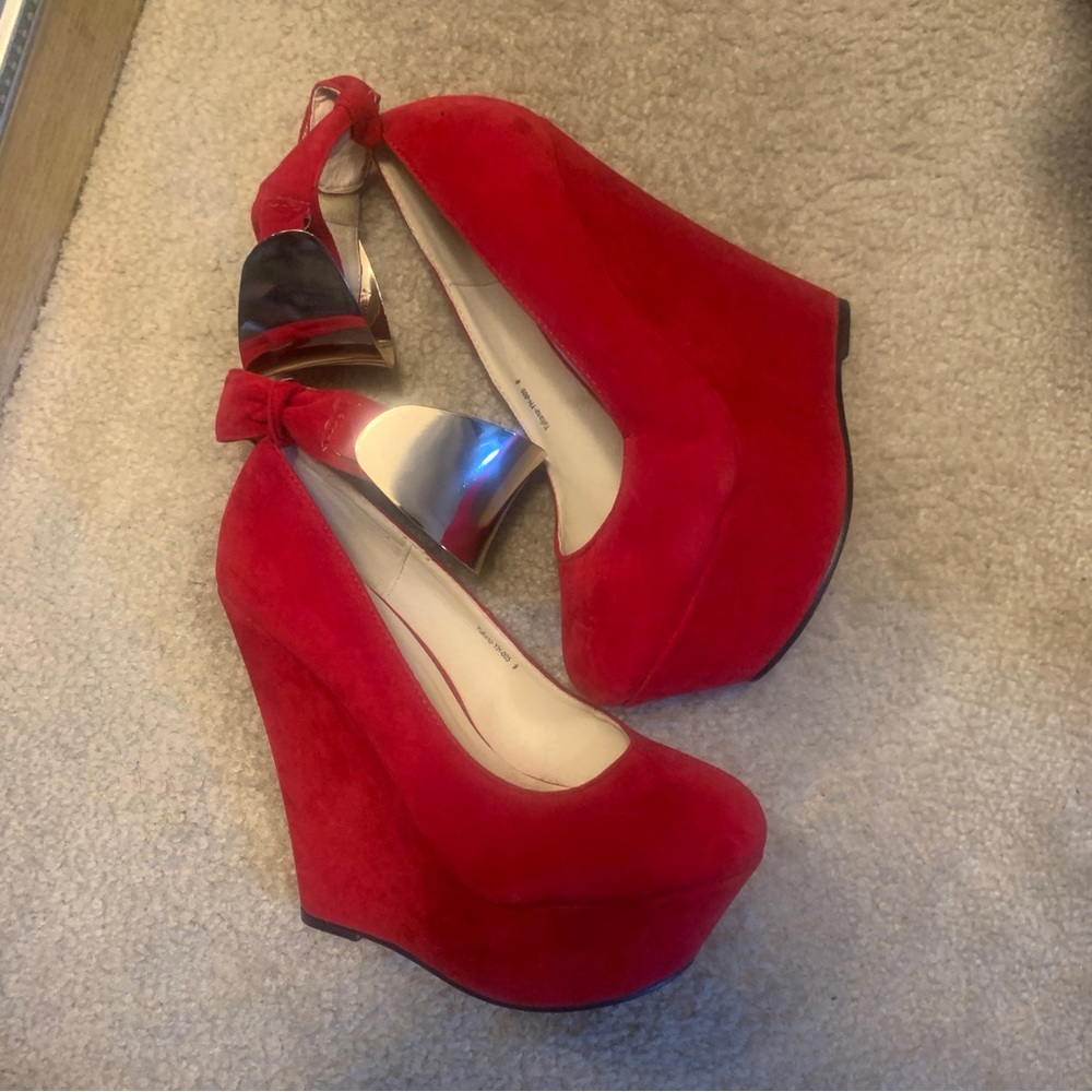 Red 6in platform wedges with gold anklet strap